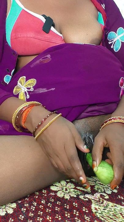 A lonely Desi lonely woman in the village is yearning to get | Clip 2