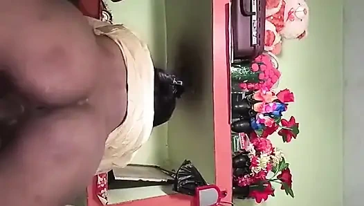 Hintli üvey kız kardeş inek pozisyonunda seks