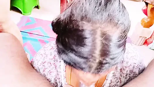Hintli üçlü grup seks hizmetçi kız kardeşler ev sahibini sikiyor. Telugu edepsizce konuşuyor.