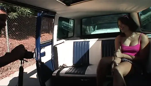 Entzückender fröhlicher sperma-eimer von Bitch erwartet weit offen für majestätischen prick rampe