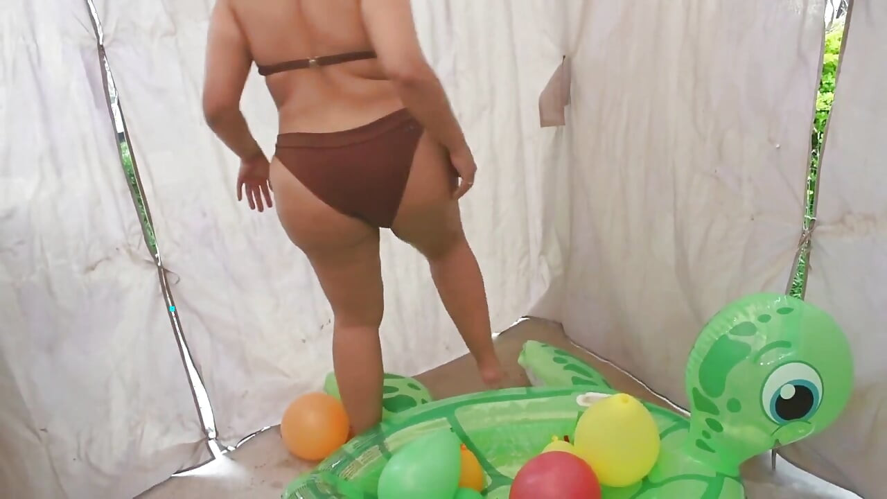 Popping on Me Water Filled Balloons Outdoors - Bunny Looner