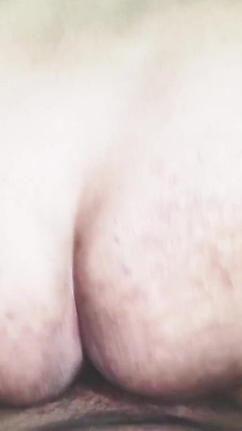 Heiße indische ehefrau vom besten freund ihres ehemanns hindi-sex gefickt | Clip 1