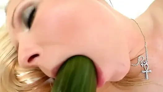 Leila Euro solo pembe amcık sikiyor