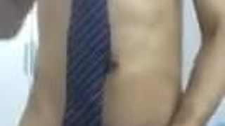 Твинк в галстуке с камшотом