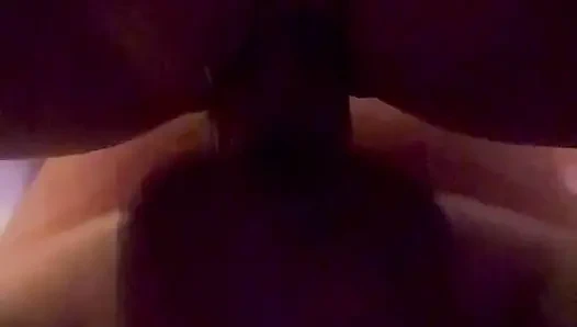 Pantatku dijilat sama orang asing dan berakhir dientot habis-habisan sama orang asing di bar