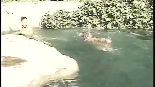 Empat cewek cantik lubang pantatnya dijilat