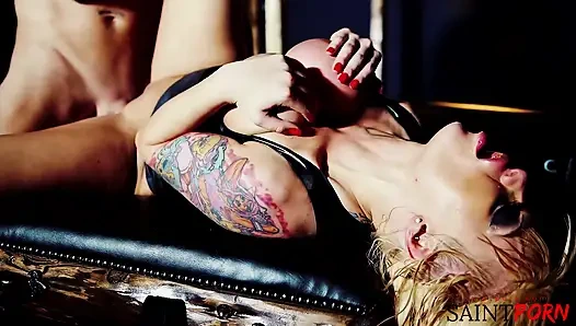 Samantha bentley si eksibisualisme ngentot cowok berondong di luar ruangan