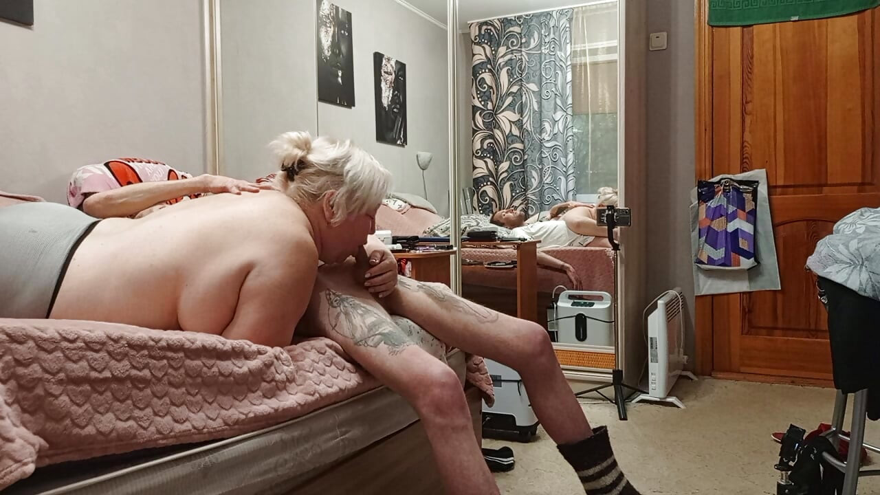 Đụ mẹ kế của tôi trong miệng cô ấy và xuất tinh sâu trong cổ họng của cô ấy với tinh dịch nóng bỏng