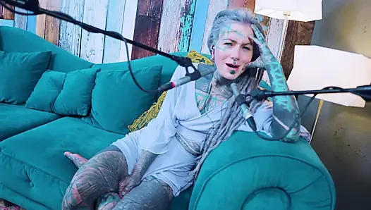 Ich spreche über P - Passion - ASMR podcast SFW spricht goth dünnes mädchen dreadlocks tattoo-modell inked mädchen