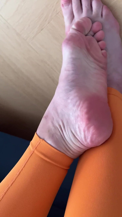 Show Feet in Flip Flops