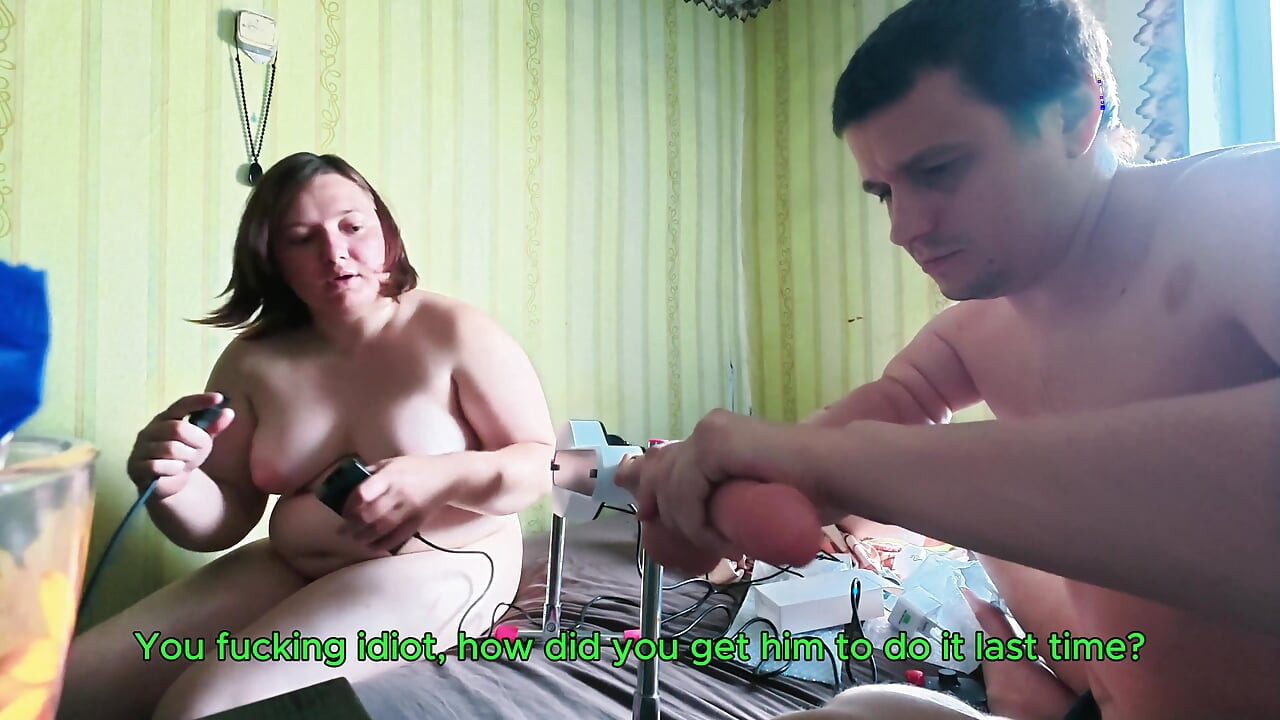 Fată plinuță cu țâțe mari și ferme oral pe mașina de sex Lovense în prim plan