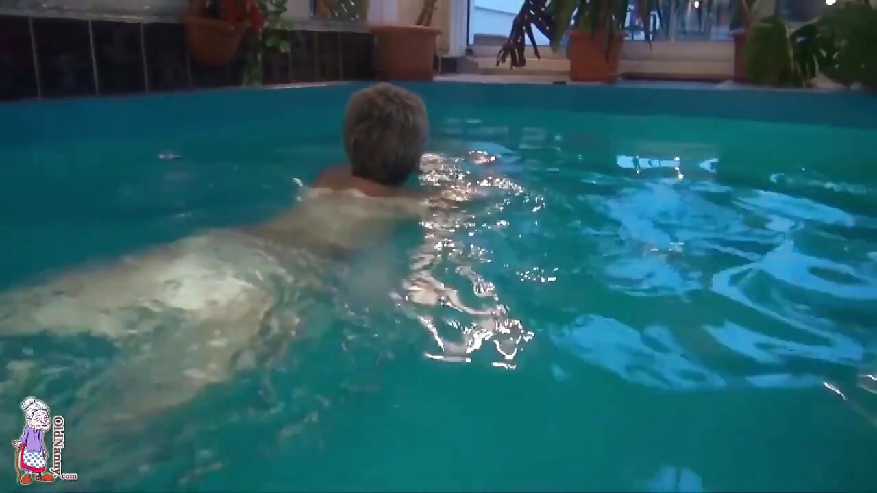 Masturbuje během plavání