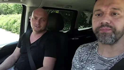 Cewek bertato dientot sama cowok badut