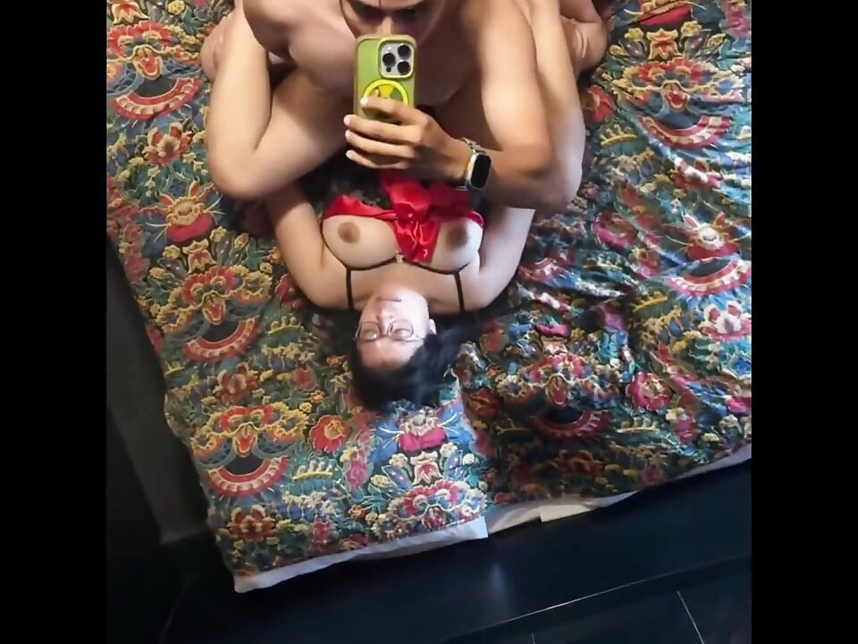 Une belle-mère gémit passionnément