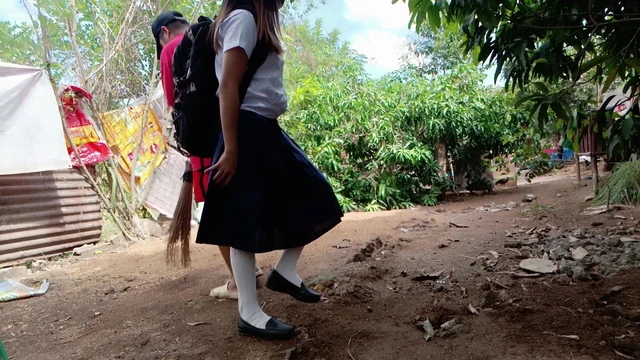 DESI 18 YEAR OLD VIRGIN STUDENT FUCK BY WORKER IN PUBLIC