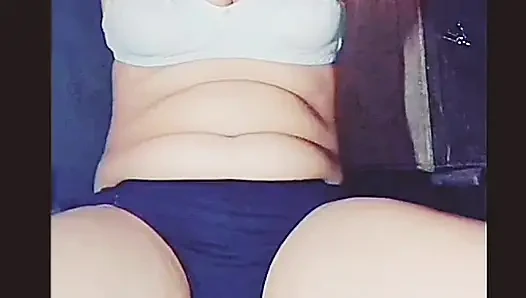 Adik ipar india yang hot lagi asik ngusap memeknya sampai muncrat