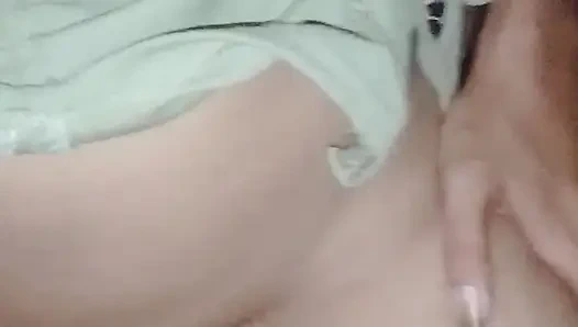 Ngintip adek ku lgi ngocok kontol ahirnya aku ajak ngewe biar tau rasanya ngentot