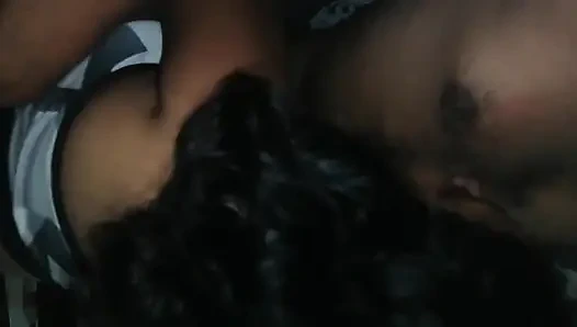 Kayınpederin devasa yarağı üvey kızı için sarinin altında takılıyor