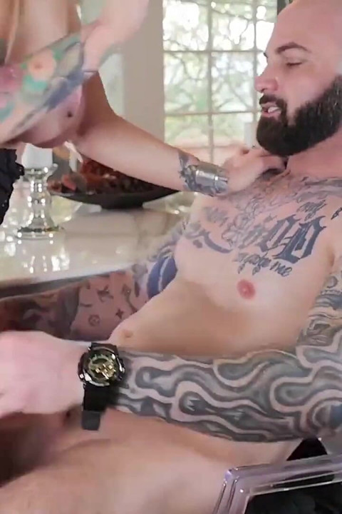 Pornstarplatinum pornstar Kate Frost seduce y folla semental