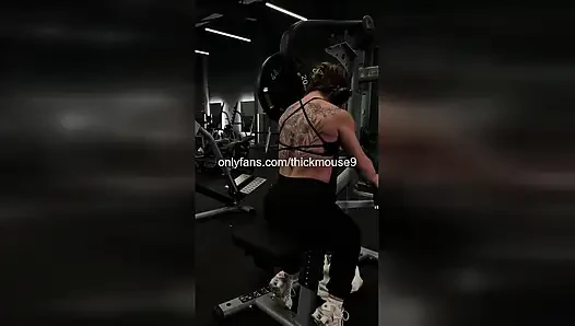 TikTok Teen's Pussy Slip-Up: Accidental Virgin Exposure!