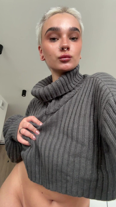 tão necessitada, blusa, se exibindo