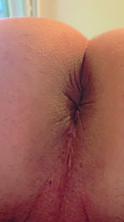 Aku pengen banget pantatku dientot kontol raksasa pria kulit hitam