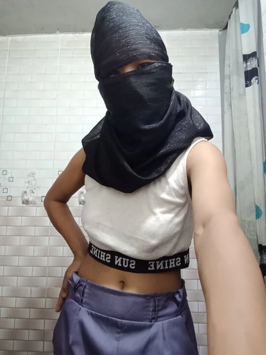 Gadis india dengan memek sempit dientot habis-habisan sama kontol besar pria kulit hitam sampai muncrat berkali-kali