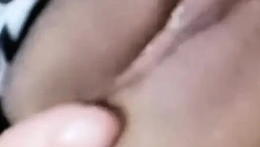 Kolumbianische frau masturbiert mit ihrer besten freundin