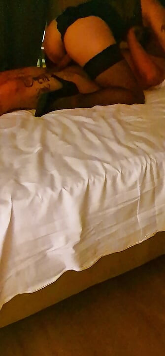 Aku membiarkannya menurunkan tubuhku sesukanya.