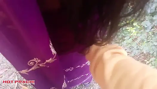 Desi Goan ki bhabhi din ko chupke aayi jungle me chudne, Desi village bhabhi fuck in jungle at evening