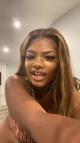 model twerking