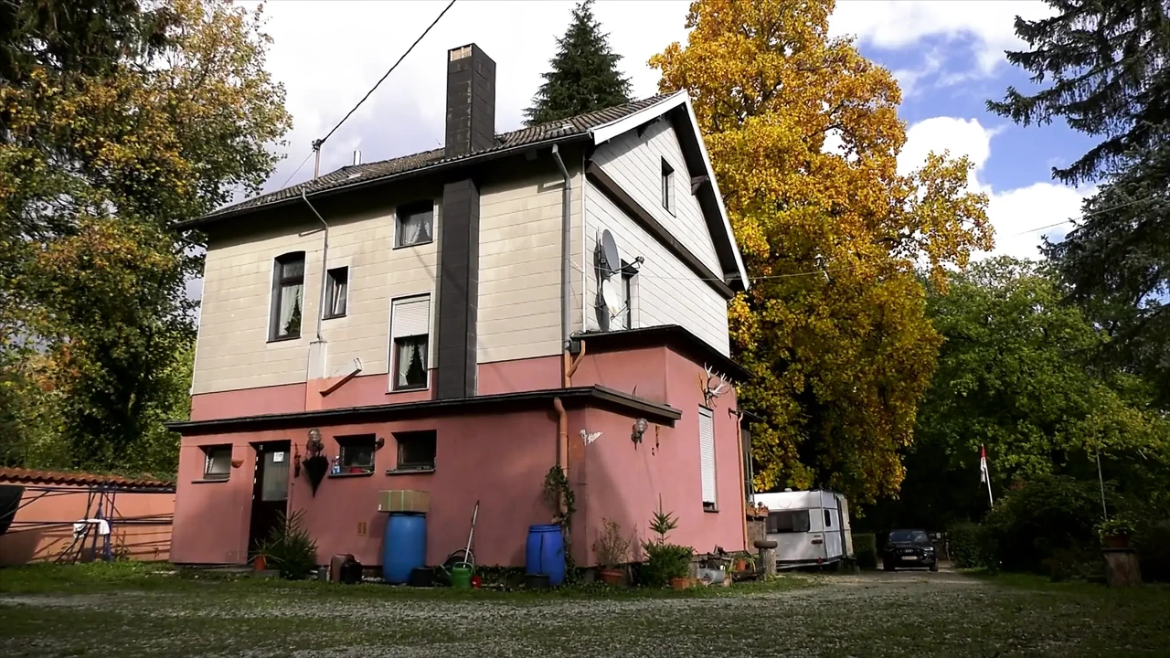 组合，大奶子丰满的金发女郎被鸡巴插入阴户和嘴巴。