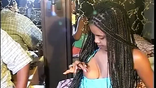 Cowok kulit hitam ngentot gaya cowgirl dan misionaris ebony