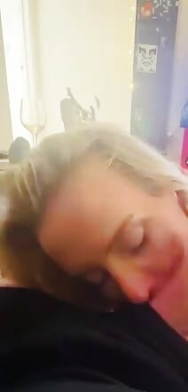 Britt Luck ดูดควยใหญ่ของ Ed