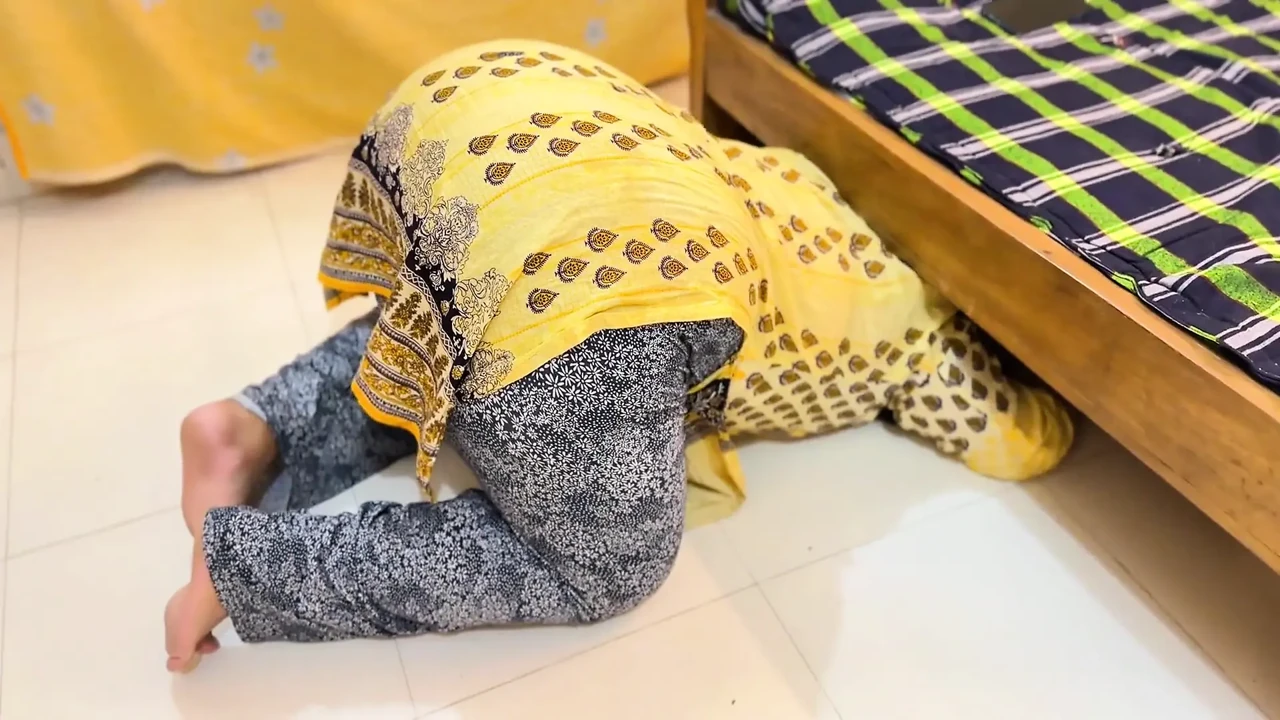 Marriage Al'ab Dhat Almuakhrat Alkabirat Walshawniat Ealiqat Taht Alsarir Walan Turid Mumarasat Aljins