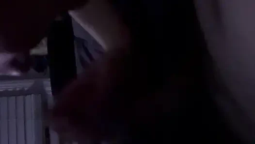 Kedi yavrusu yarak emiyor