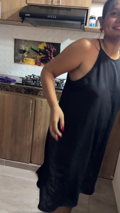 Neighbor calls me at her house to give me supplements for the gym | Clip 1