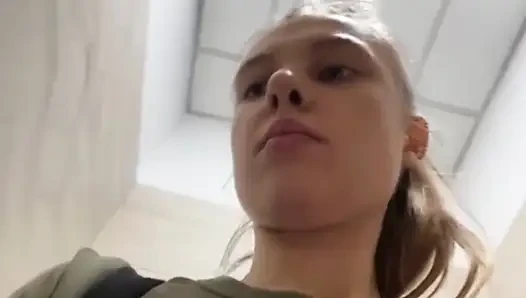 Extreme Squirting in the public gym with jucielussie