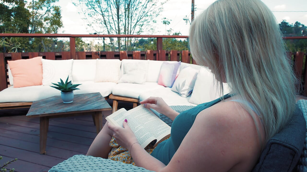 The Landlady: A Novel Romance: Autumn J Cooper på Sex Over 50 er udlejer med en anden ny lejer, Miss Anna Lynx.