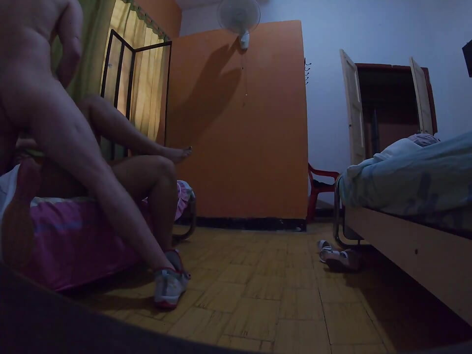 ต่างเชื้อชาติกับ Calena และนักท่องเที่ยว