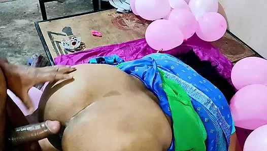 Ibu rumah tangga India pada hari ulang tahunnya