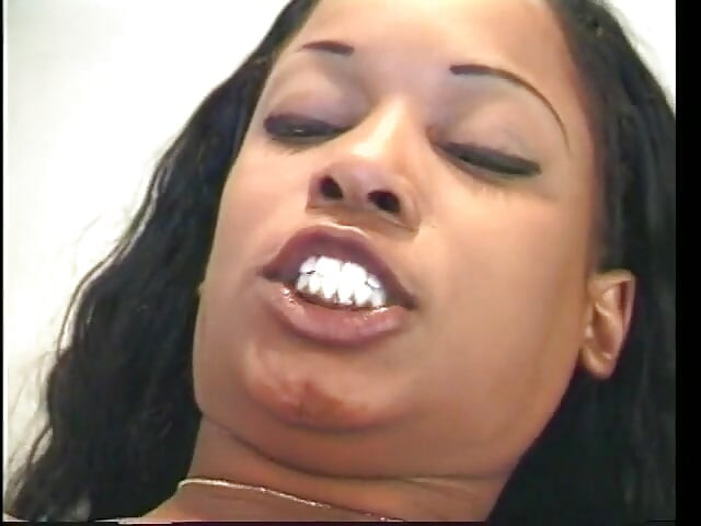 Black babe and dude have hardcore fuck on the carpet