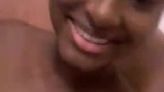 Garota negra fazendo sexo