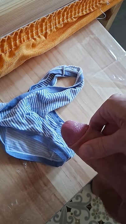 Üvey kız kardeşimin pantolonuna boşal