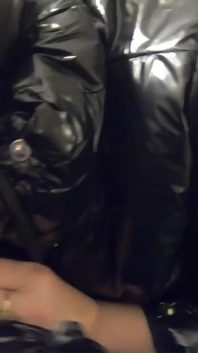 Moment palpitant de « MilfyCalla APERÇU - Mon ami jouit 3 fois sur ma nouvelle camisole noire gonflée ! -174 »