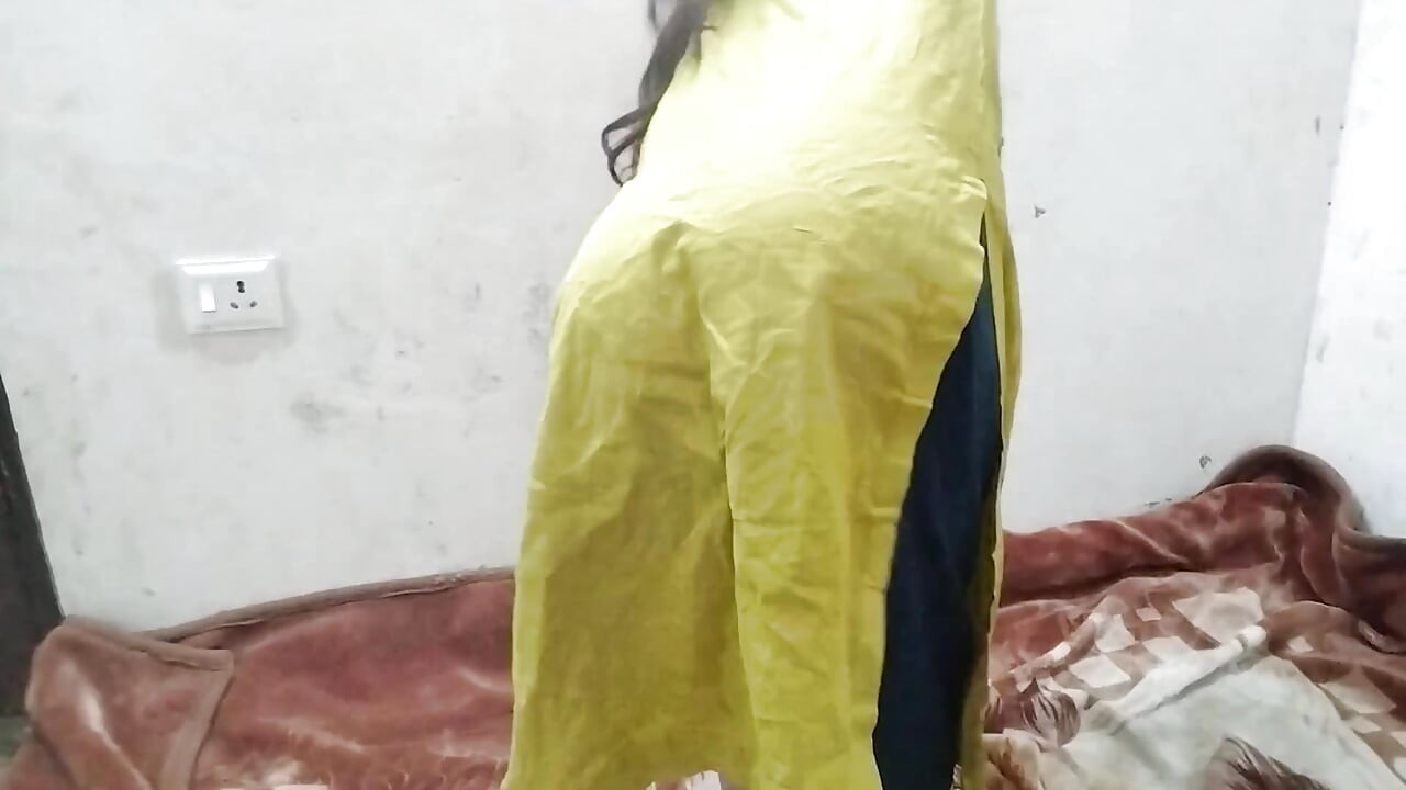 Kapde pahnte dekh step sister ko jabar dasti pel diya