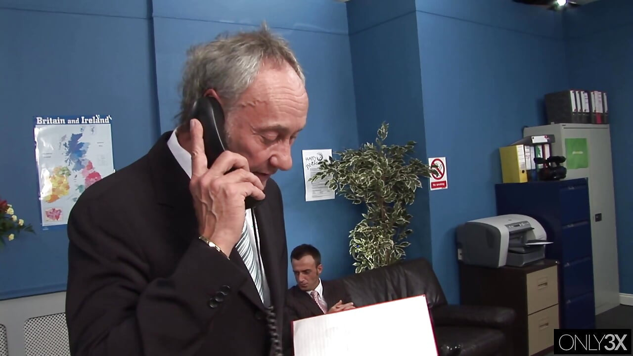 Stacey e Dani se revezam chupando paus e fodendo para o melhor trabalho Premium Edit