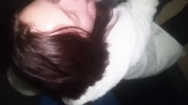 elle attend sa surprise et avale tout