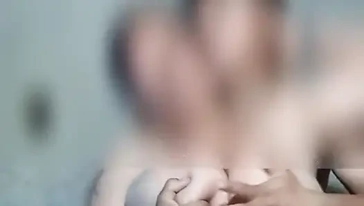 Stiefmutter heiß und sexy möpse spielen nippel