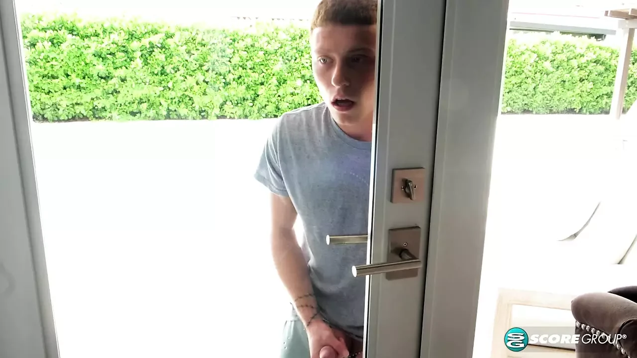 40-year-old Sierra fucks a 21-year-old peeper